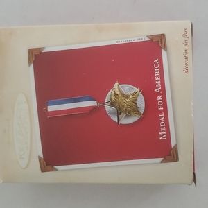 2002 Hallmark Keepsake Ornament Medal for America